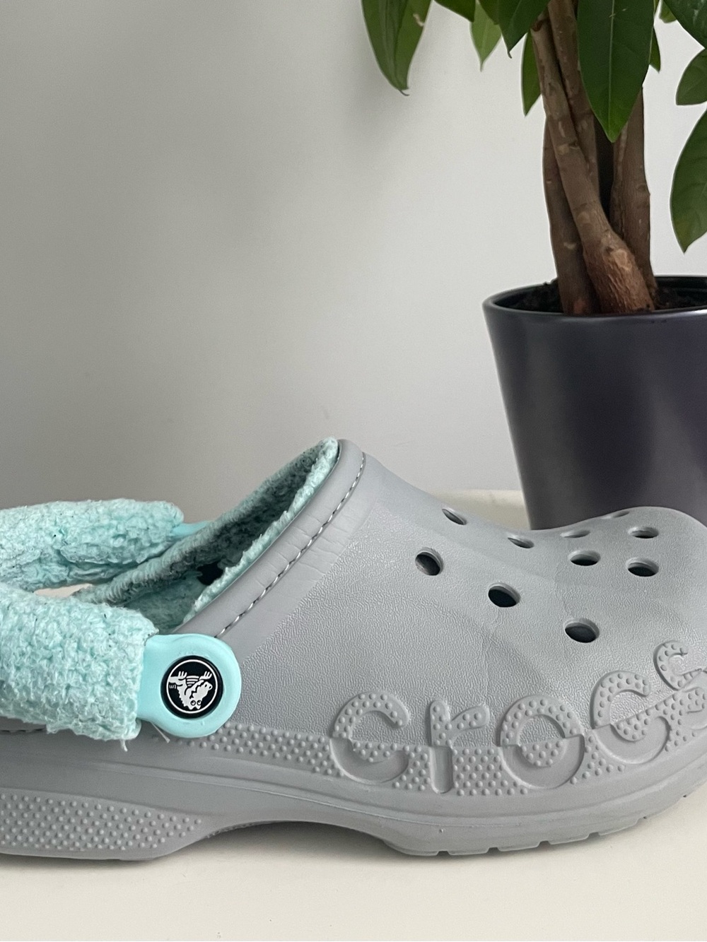 Women Size 9 Crocs Stay Warm Gray Blue Lined Clogs